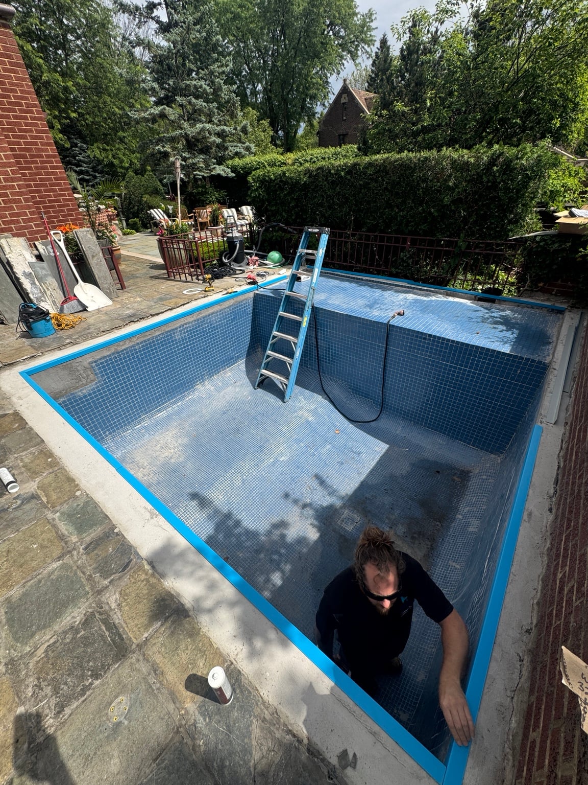Ferguson Aquatics installer preparing the Chicago residential pool